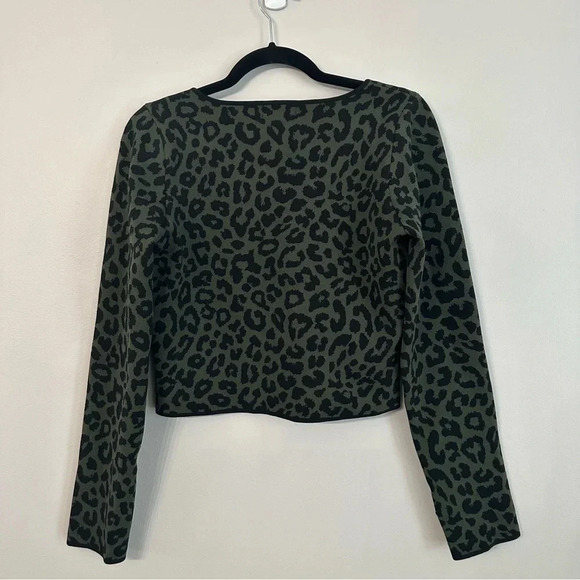 Aqua Women's Black & Green Leopard Print Cropped Long Sleeve Top Size L GUC - Picture 7 of 7